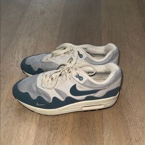 Nike Women's Sneakers in Gray and Blue